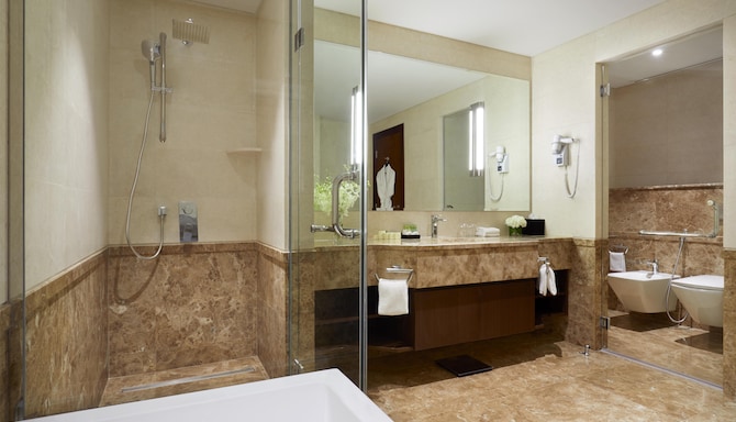 Royal Tulip Muscat - Guest room