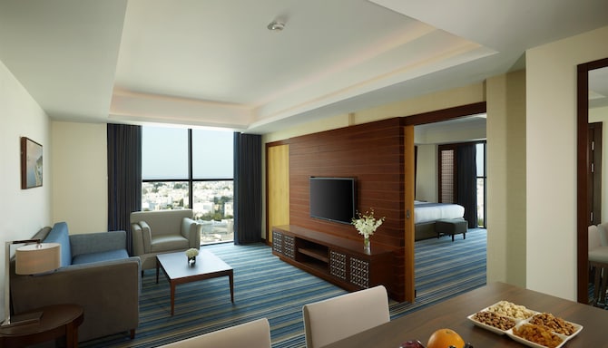 Royal Tulip Muscat - Deluxe Suite