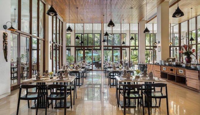 Royal Tulip Springhill Resort Jimbaran - Basil and Thyme Restaurant
