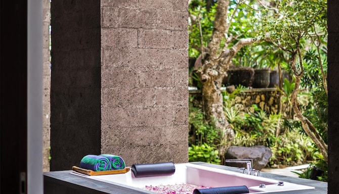 Royal Tulip Springhill Resort Jimbaran - Presidential Suite - Private Jacuzzi