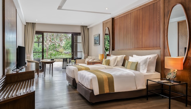 Royal Tulip Springhill Resort Jimbaran - Deluxe Twin Room Pool View