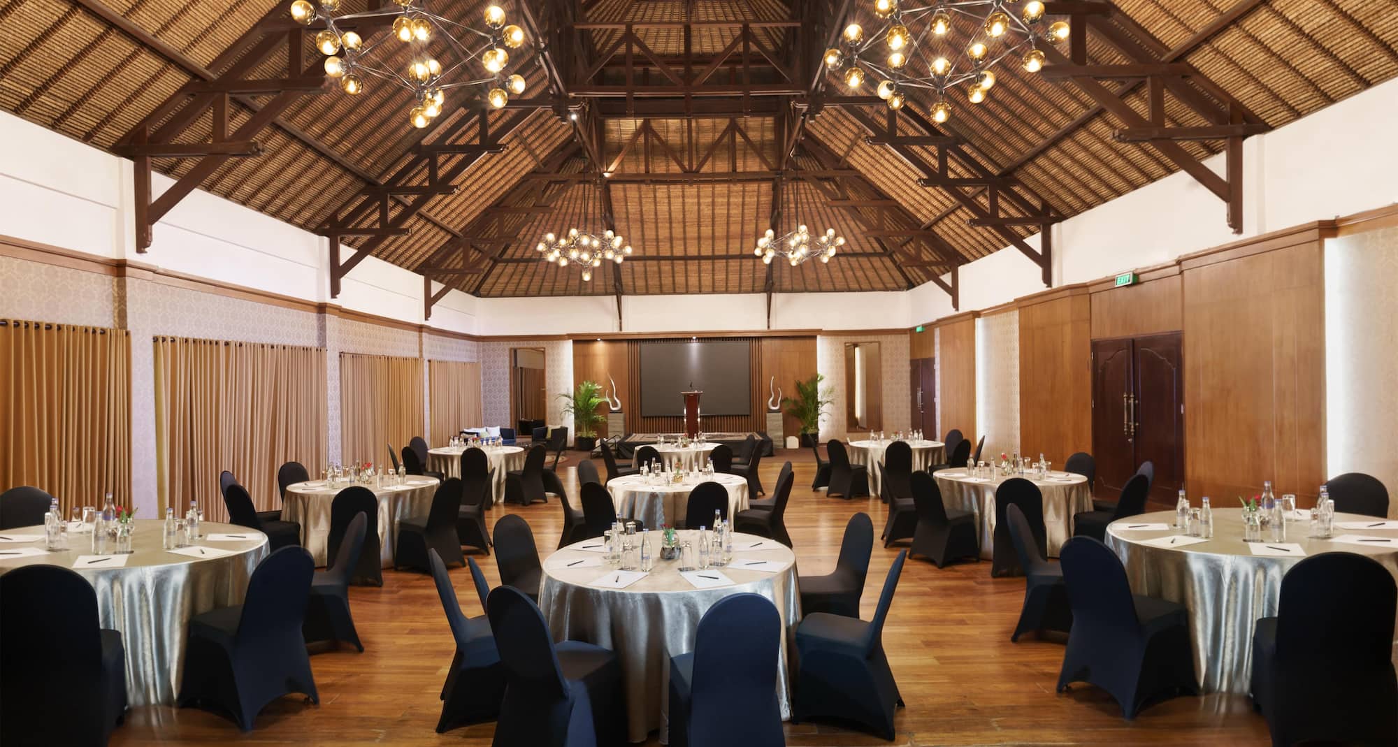 Royal Tulip Springhill Resort Jimbaran - Jepun Meeting Room