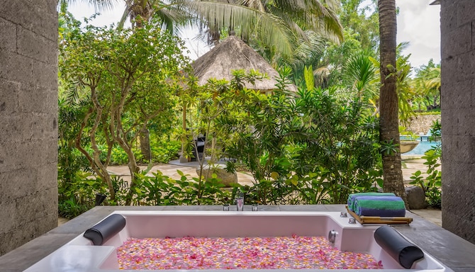 Royal Tulip Springhill Resort Jimbaran - Presidential Suite - Private Jacuzzi