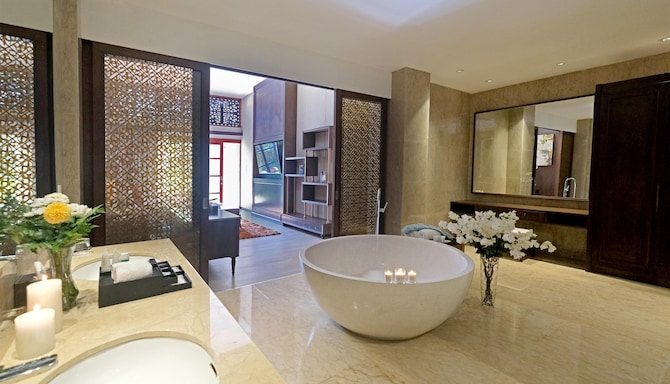 Royal Tulip Springhill Resort Jimbaran - Presidential Suite Bathroom