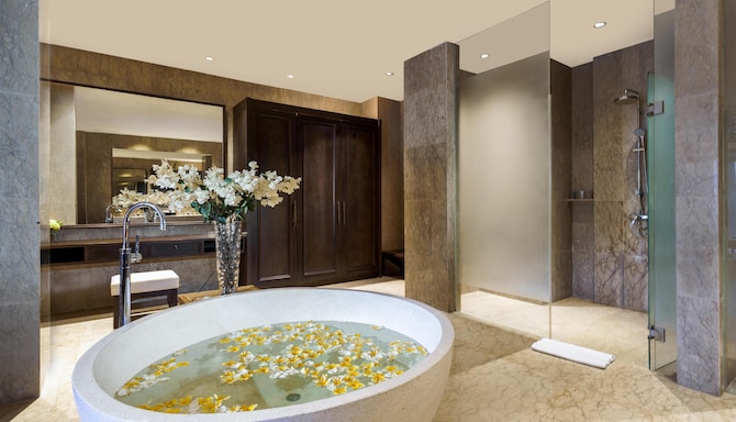 Royal Tulip Springhill Resort Jimbaran - Presidential Suite - Bathroom