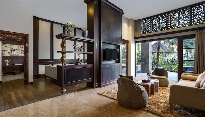 Royal Tulip Springhill Resort Jimbaran - Presidential Suite - Living Area