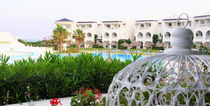 Royal Tulip Taj Sultan - Exterior view