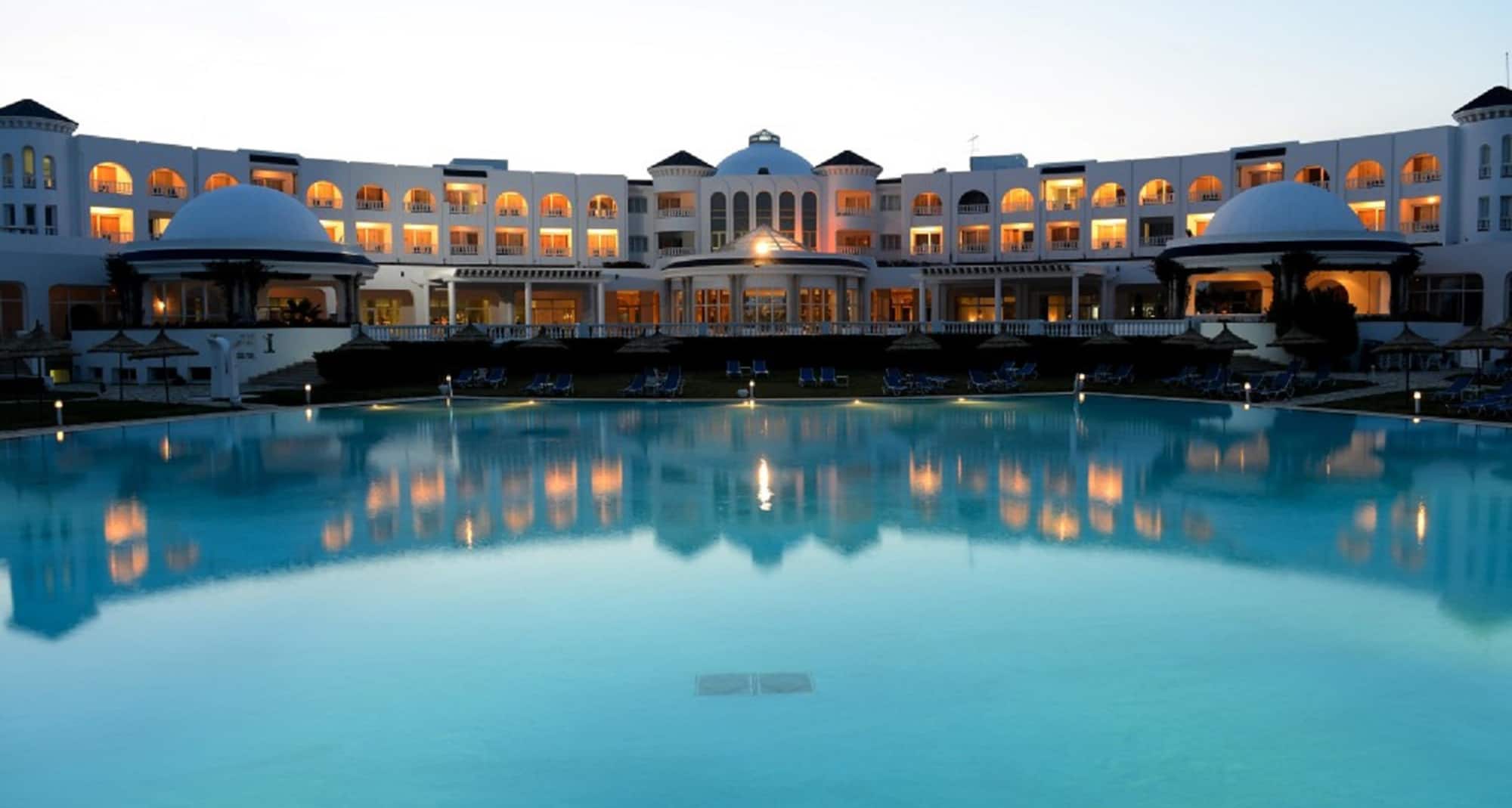 Royal Tulip Taj Sultan - Exterior view