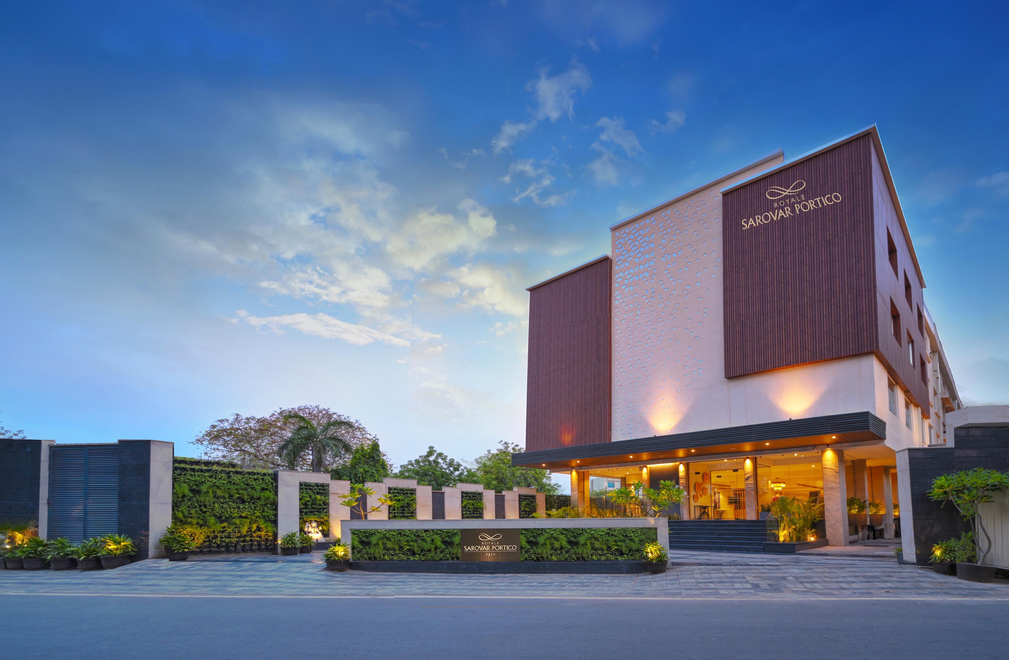 ROYALE SAROVAR PORTICO AGRA - Facade