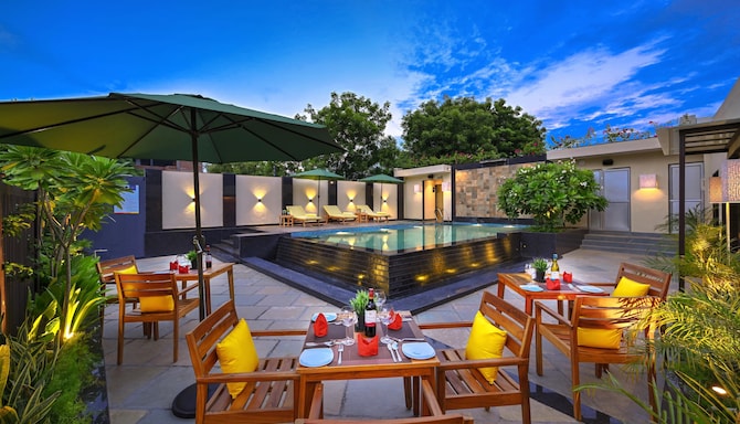 ROYALE SAROVAR PORTICO AGRA - Pool