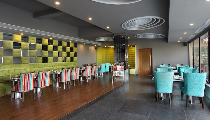 RS Sarovar Portico Palampur - Restaurant - Terrace