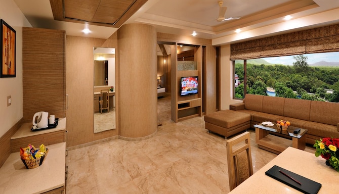 Sarovar Portico Gir - suite Room Living area