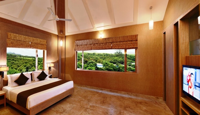 Sarovar Portico Gir - Suite room