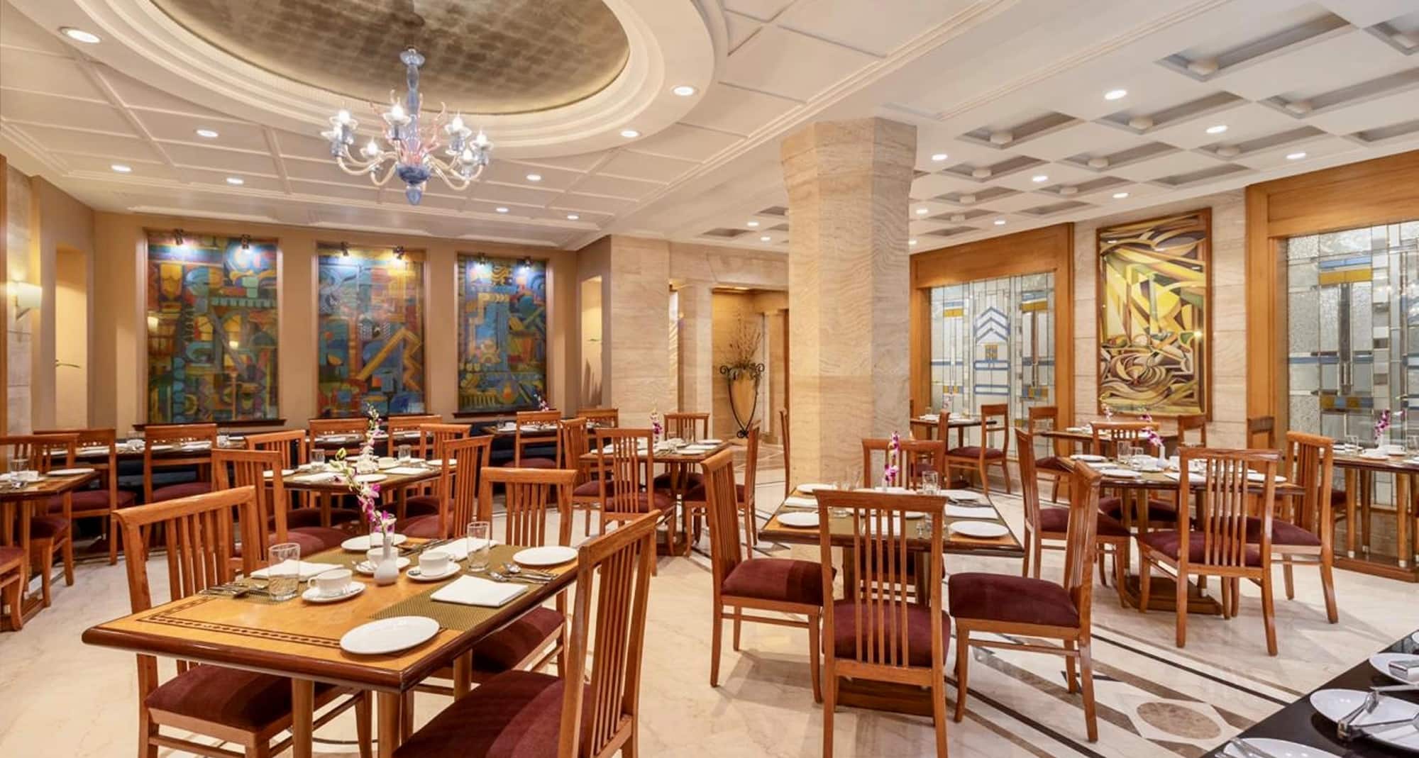 Sarovar Portico Kalupur Ahmedabad - Restaurant