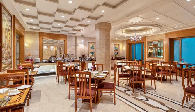 Sarovar Portico Kalupur Ahmedabad - Restaurant