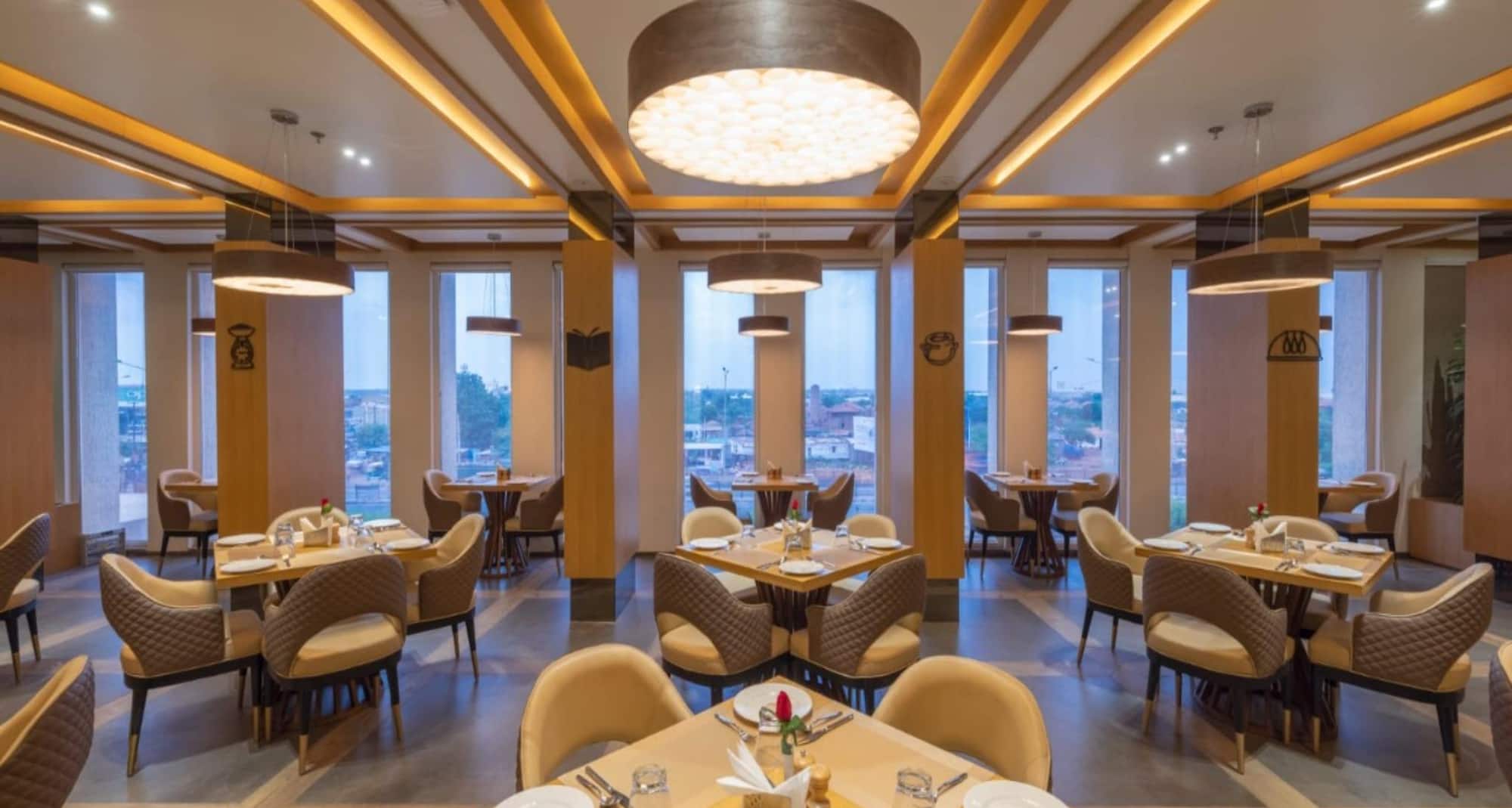Sarovar Portico Morbi - Restaurants