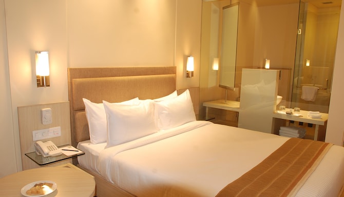 Sarovar Portico Naraina Delhi - Guest Room