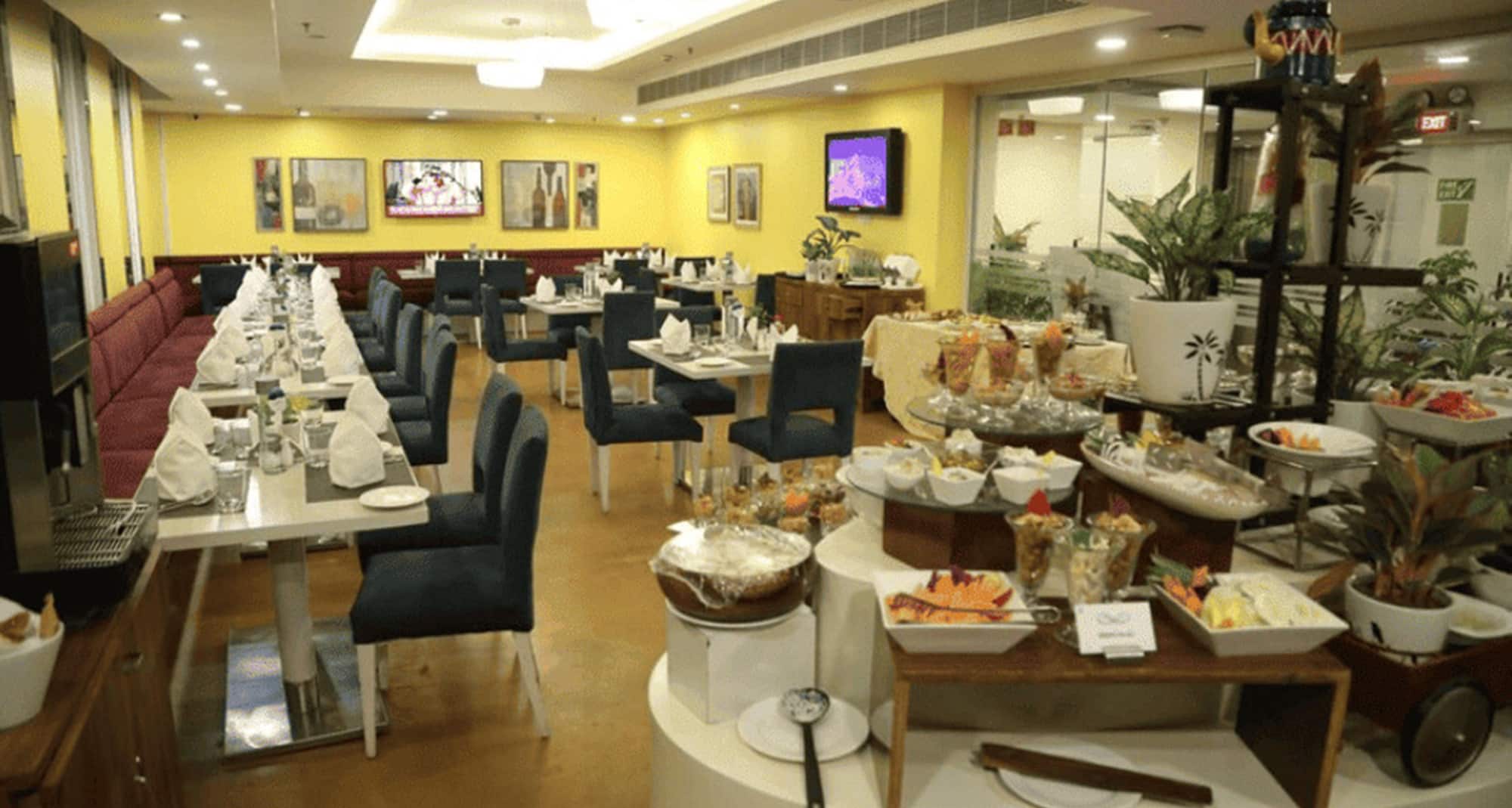 Sarovar Portico Naraina Delhi - DINING ROOM Sarovar Portico Naraina