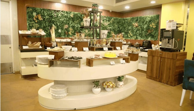 Sarovar Portico Naraina Delhi - DINING ROOM Sarovar Portico Naraina