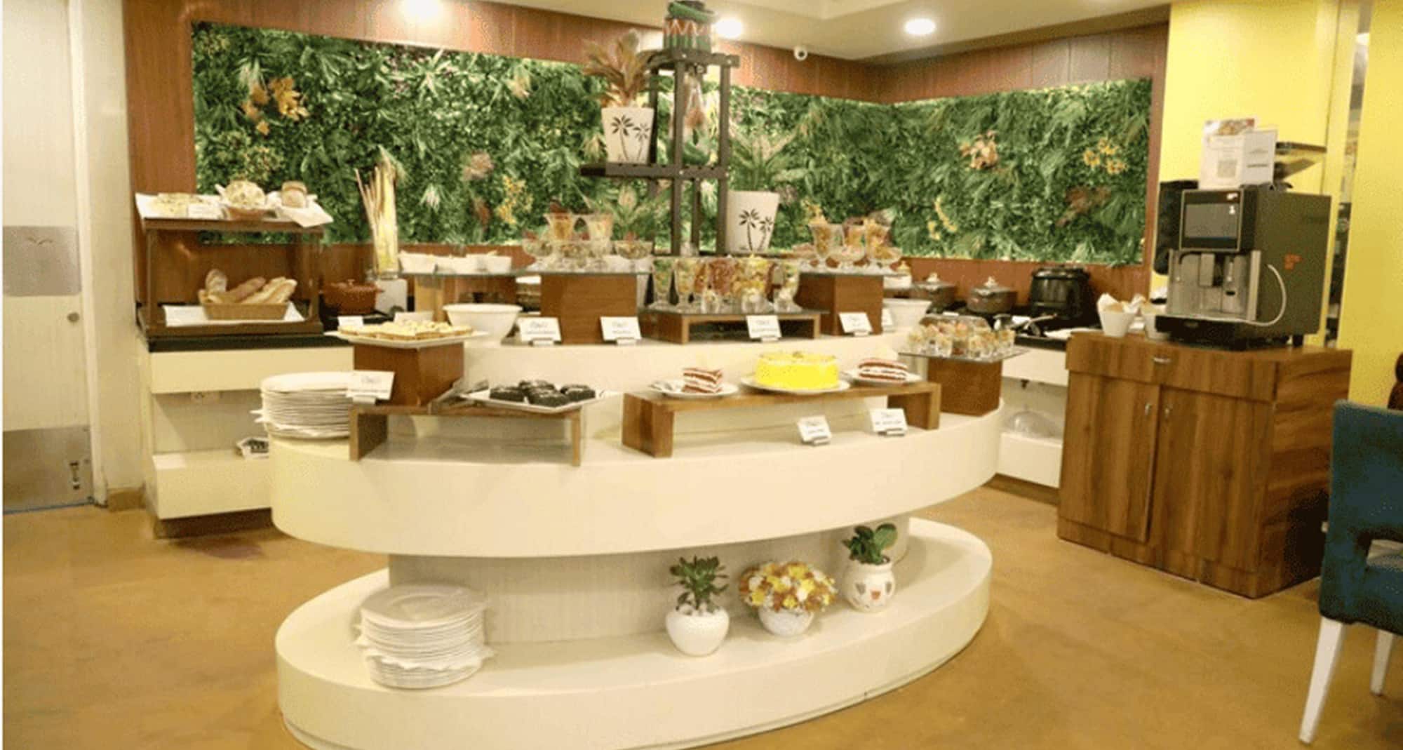 Sarovar Portico Naraina Delhi - DINING ROOM Sarovar Portico Naraina