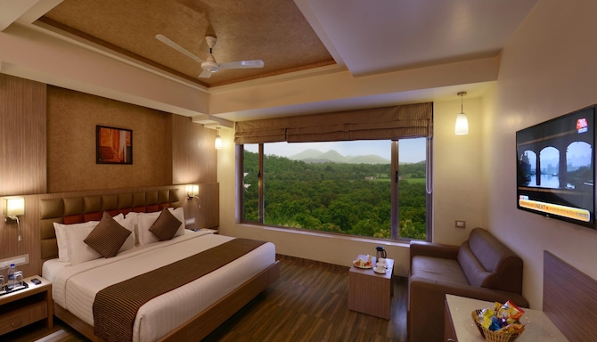 Sarovar Portico Sasangir - Deluxe room