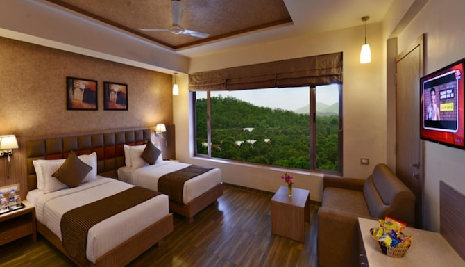 Sarovar Portico Sasangir - Deluxe Twin Bed