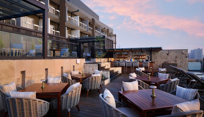 Sarovar Portico Sector 85 Gurgaon - BAR