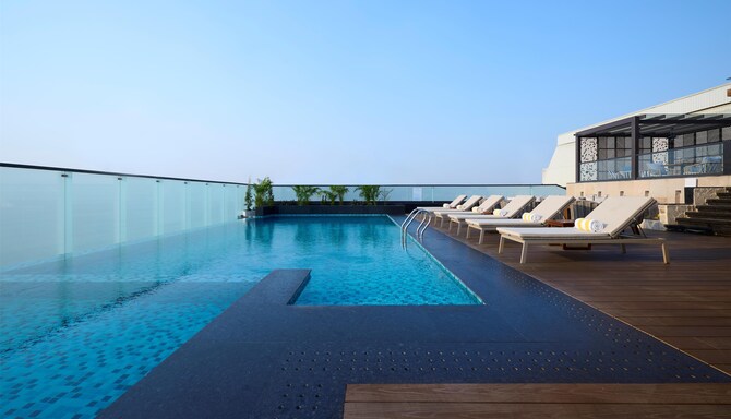 Sarovar Portico Sector 85 Gurgaon - POOL