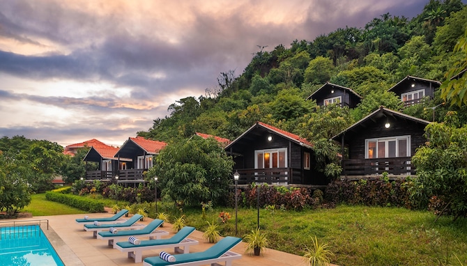 SAROVAR PORTICO SINDHUDURG - Vue de la piscine