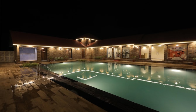 Sarovar Portico Somnath - Swimming Pool