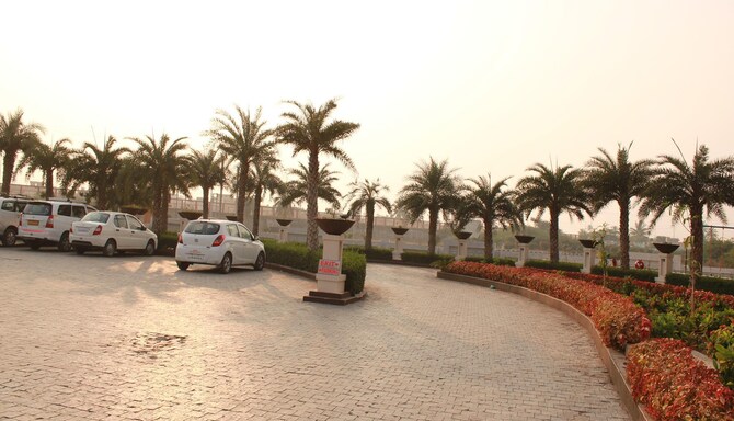 Sarovar Portico Somnath - lawn