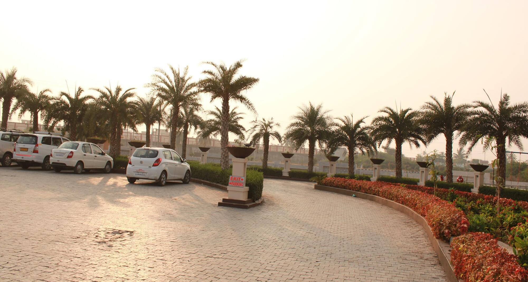Sarovar Portico Somnath - lawn