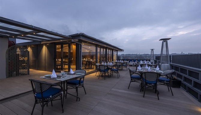 SAROVAR PORTICO SRINAGAR - Cafe
