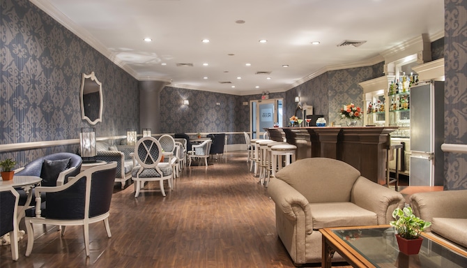 Sarovar Portico Surajkund Faridabad - Bar