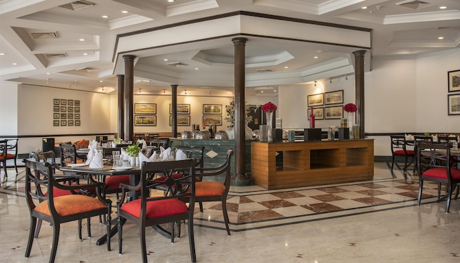 Sarovar Portico Surajkund Faridabad - Restaurant