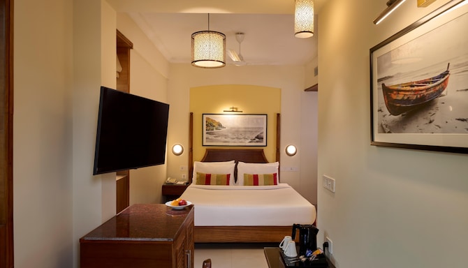 SEA BREEZE SAROVAR PORTICO VARCA GOA - Standard Double bed