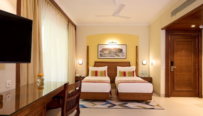 SEA BREEZE SAROVAR PORTICO VARCA GOA - Premium Twin Bed