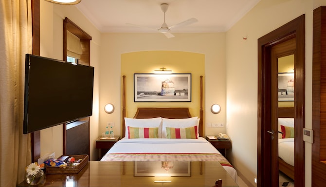 SEA BREEZE SAROVAR PORTICO VARCA GOA - Superior Double Bed