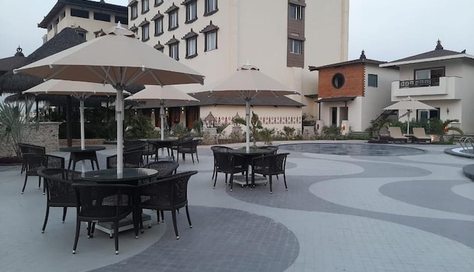 Shyama Sarovar Portico Orai - Exterior view