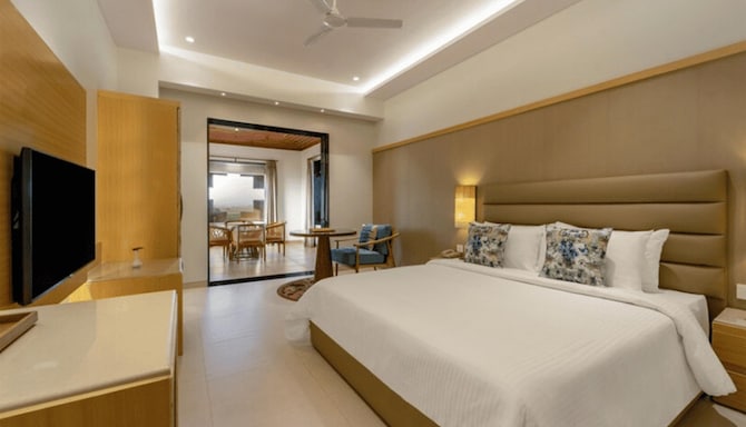 Shyama Sarovar Portico Orai - EXECUTIVE ROOM Shyama Sarovar Portico Orai