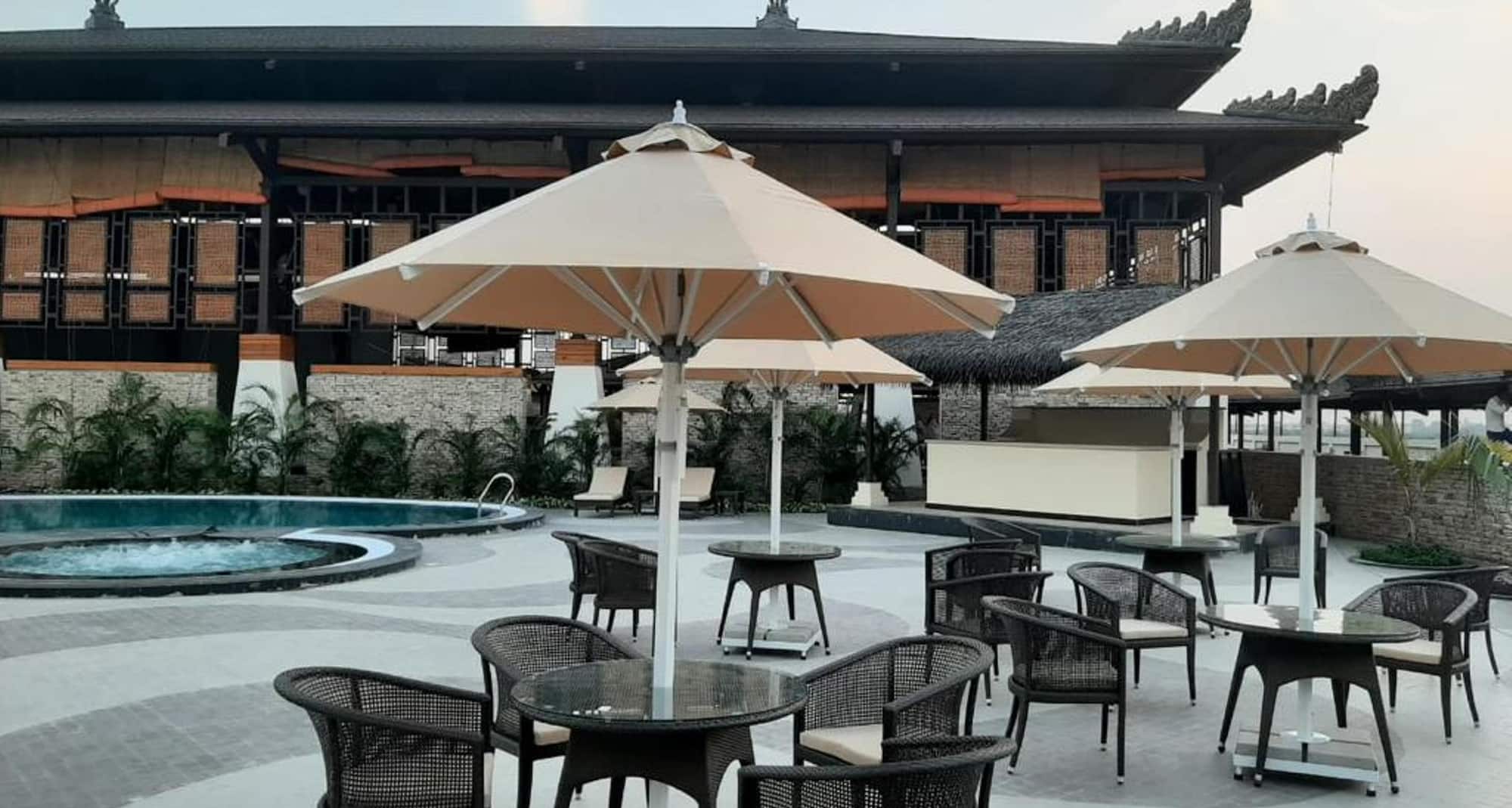 Shyama Sarovar Portico Orai - Pool - outdoor