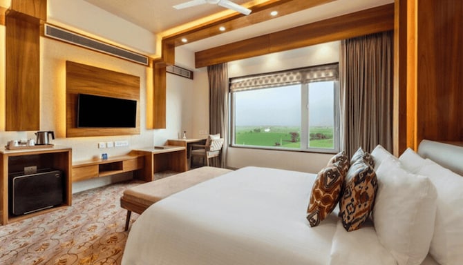 Shyama Sarovar Portico Orai - EXECUTIVE SUITE Shyama Sarovar Portico Orai