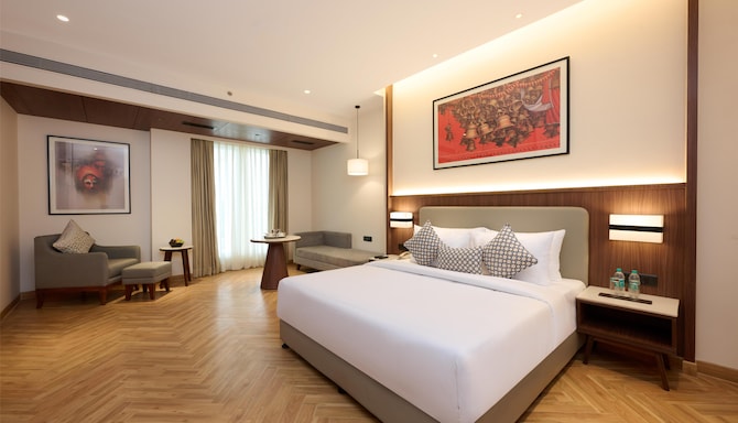Skywings Sarovar Portico Mathura - Suite Room