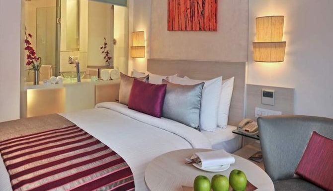 The Ashtan Sarovar Portico Delhi - Deluxe Room