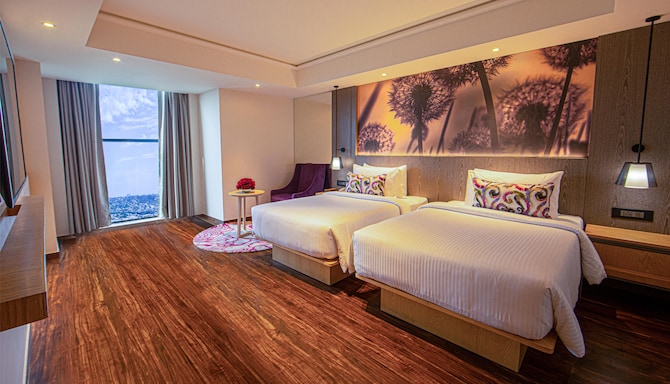 The Gaur Sarovar Portico Noida - Deluxe suite Room