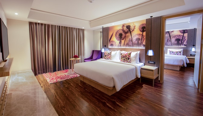 The Gaur Sarovar Portico Noida - Deluxe Suite Room