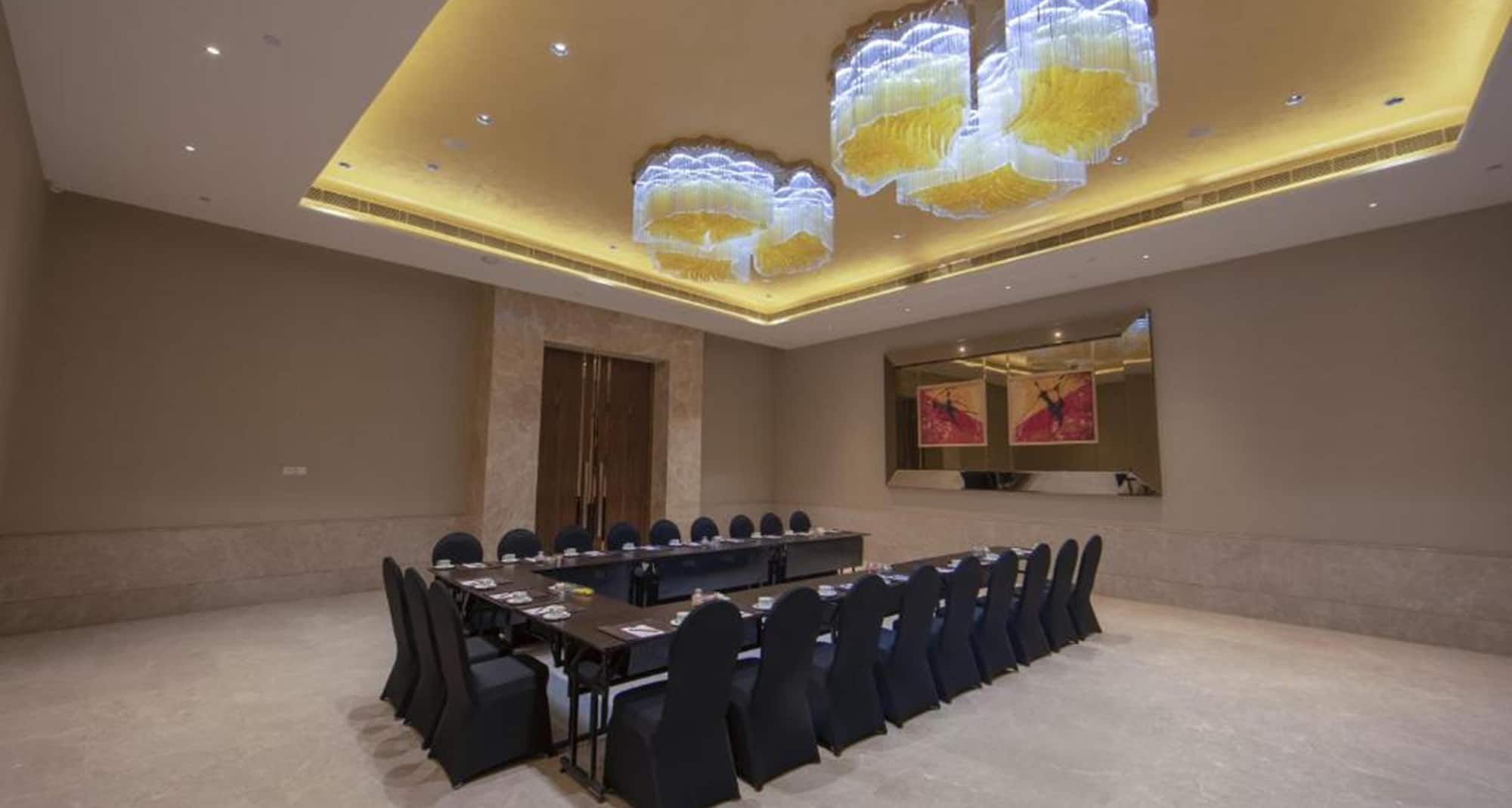 THE GAURS SAROVAR PREMIERE - Meeting Room