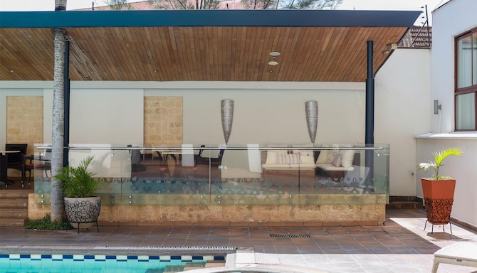 The Heron By Sarovar Portico India - Sirocco Aqua Bar