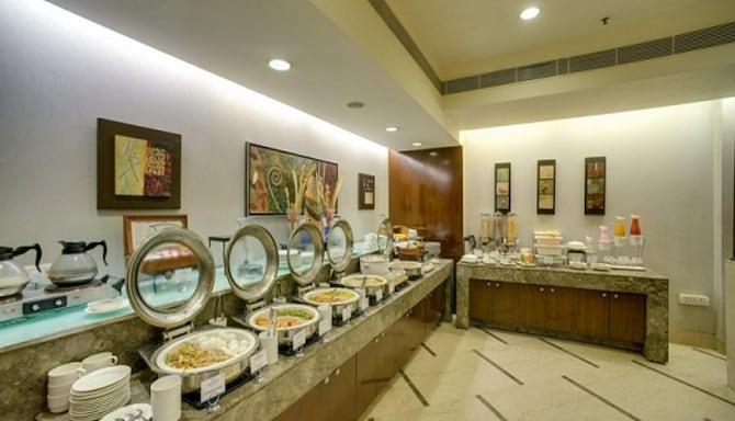 The Muse Sarovar Portico Nehru Place New Delhi - breakfast buffet