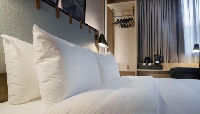 Tulip Hotels and Residences Brand - CARD SLIDER BRILLIANT BAISCS